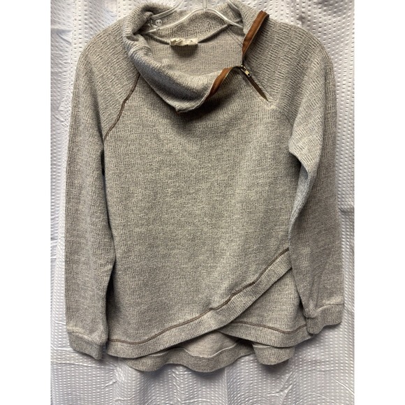 Betsy Boutique Sweaters - Betsy Boutique Shop Koto Grey Tan Trim Patterned Knit Sweater Tunic Small